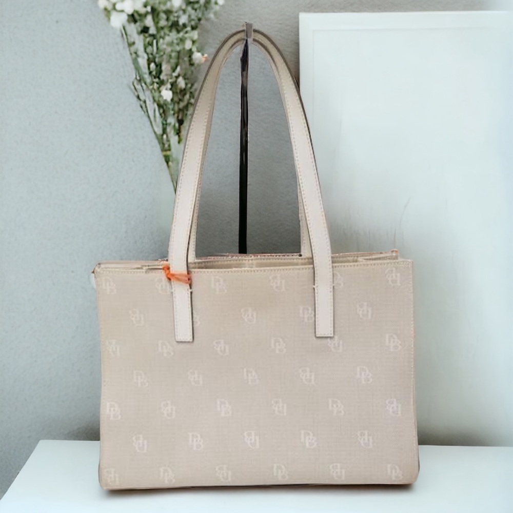 EUC Dooney & Burke Handbag - Picture 2 of 4